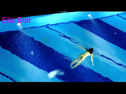 ❤️ Ma nistax nieqaf nara, blonda żagħżugħa maqbuda tgħum nuda fil-pool tar-resort ELLA BOLT Super sess lilna ❌❤